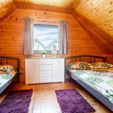 Ferienhaus Letniskowe Nadia Z Podgrzewanym Basenem *